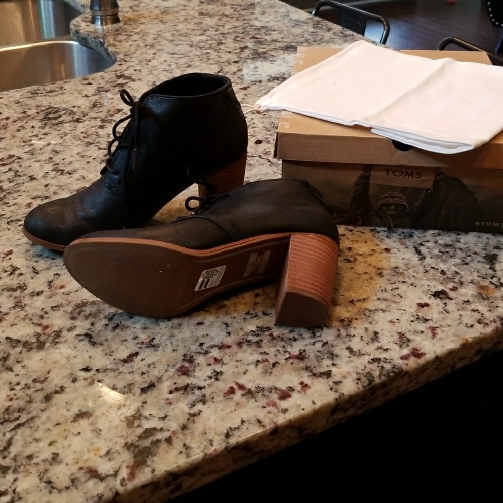 TOMS lace up Boots